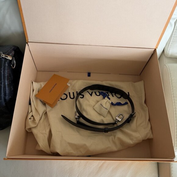 Louis Vuitton Keepall Bandoulière 55 with Box Grey Oversized Monogram Bag - Picture 7 of 16